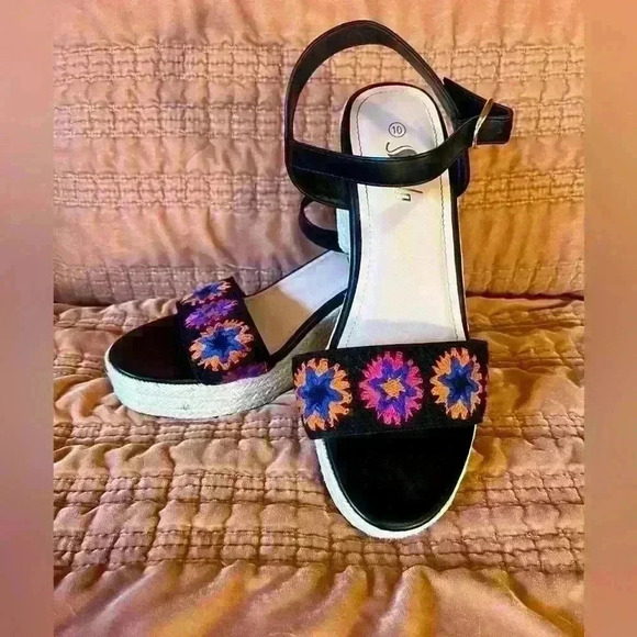 Shoes - Floral Platform Sandals, Size 10